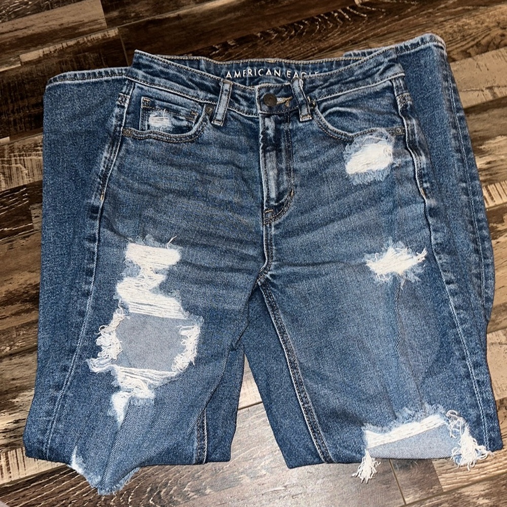 American eagle mom jeans 
Size 00 regular